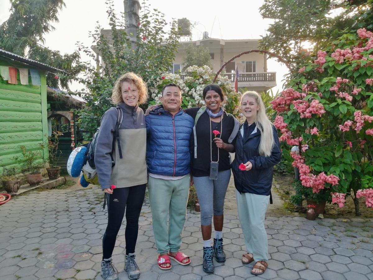 Hotel Garden Of Dreams Sauraha Exterior photo